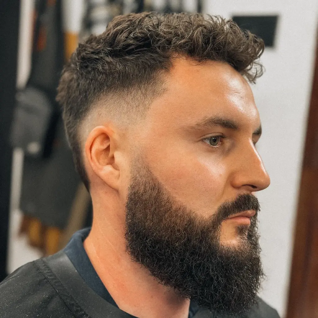 strzyżenie brody u barbera